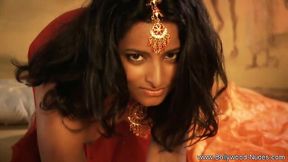 Fun Times With Bollywood Naked Babe To Arouse Her Man