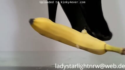 Foot Crush - Trampling Banana - Footfetish  Kinky4Ever