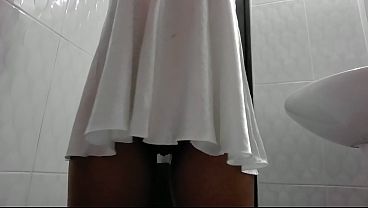 Jovencita cachonda quiere co&ntilde_o lleno