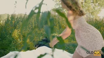Older Man's Park Pleasure: Nailing Teen (18+) Alexis Fox