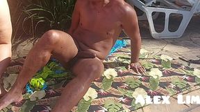 minha patroa - bruna lopesxx - me pede para passar o bronzeador nela louca para me dar a buceta, e eu como nao sou bobo eu comi a safada