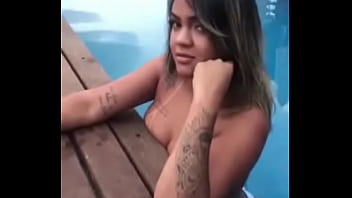 Essa princesa ama da uma foda na piscina