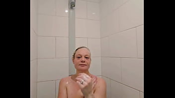 Sous la douche apres le sport