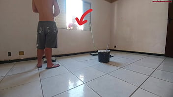 N&atilde_o aguentei e transei com pauz&atilde_o do pintor, safado guloso deixou minha buceta toda gozada