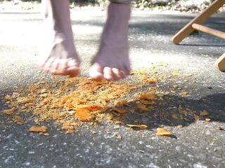 Giggles' Struts Feet In Heels