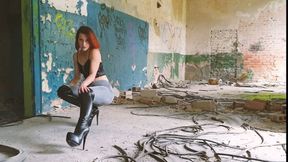 Boots, Jeans and Crushing Tease in an Abandoned Building (WMV)