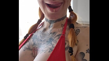 Une vid&eacute_o de mes gros seins ,et su tu regarde bien j ai bobo ,le kine m'_a fait ...