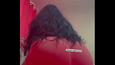 Gordita Peruana Haciendo sentadillas