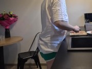 Ostre ruchanie białych skarpetek przyrodniej siostry w kuchni