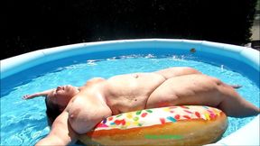 SSBBW chilling naked in the pool