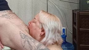 I fill my friend&#039;s mouth with hot cum, which she swallows