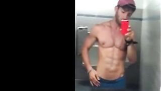 Outdoor Fitness Buff Shows Off His Ripped Body in Public