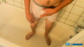 ”Twink Grant Hiller Spiced Up His Bath Time Stroking His Shaft”