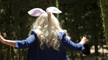A Liz in Wonderland 1- Liz meets Blondie the Rabbit