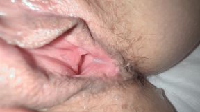 Teen slut coming fast from fingering😈