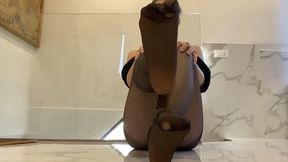 Flexing & Stretching in black shiny pantyhose