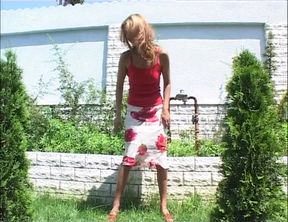 Solo Pee Girls Simona the Sexy Pee Girl