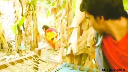 Tamil wife pee in Front of husband in outdoor