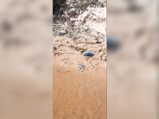 Mi hermanastra experimenta por primera vez la doble penetracion en el rio