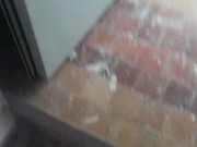 Подрочил там где ходят люди и кончил, дрочу в публичном месте, masturbating in public