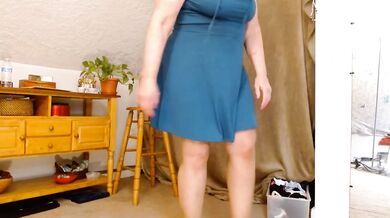 Hairy Mature Giantess In Green Dress And Thigh Highs Mesmerizes Tiny With Gushing