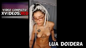 lua doidera brincando sozinha em casa ate gozar com brinquedinho novo