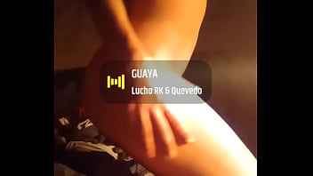 Desnuda fumando