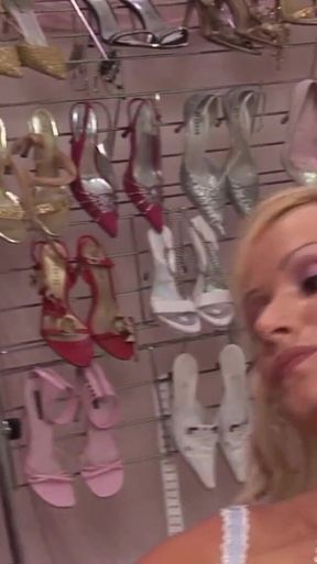 Blonde boobs enjoy seducing one cock