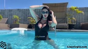 Pornstar Liza Virgin at the pool