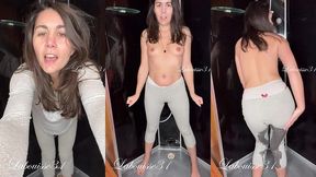 je fais pipi dans mon leggins avant la douche