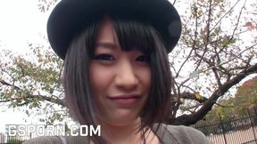 Japanese nymph gets off with sex toys in Tokyo park