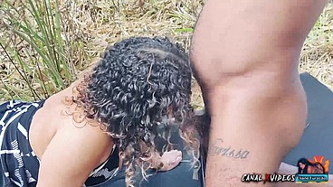 MARCIO BAIANO OFFICIAL LEVANDO NOVINHA PRO MATO E ENFIANDO A PICA GROSSA NA BUCETA DA MENINA