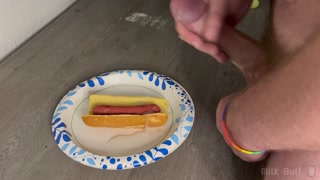 Hung Bodybuilder Shoots Ropes Onto His Hot Dog 5 Times in a Row