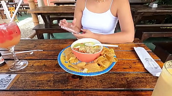 INVITO A LA DE TINDER A COMER Y AL FINAL LE COBRO LA COMIDA CON SU CO&Ntilde_O