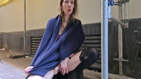 First-time voyeur plays with her pussy in the centre of Amsterdam in broad daylight