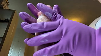 AriesBBW wears cleaning gloves