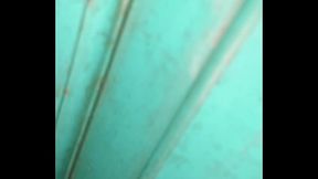 Ngintip Istri tetangga kost yang sengaja gak kunci kamar saat suaminya kerja, malah di ajak ngentot