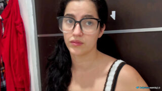 Tatovert latina amatør med briller suger kuk og tar deretter en dyp anal pounding i pov