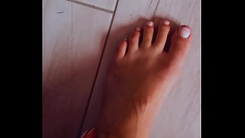 Tu aimes mes petits pieds ch&eacute_ri ?