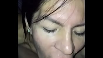 Amateur shemale receives cumshot