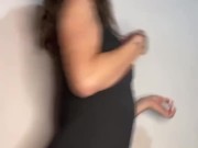 Young woman shows her tits on TikTok