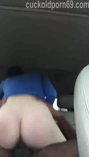 My wife spreads her ass for his BBC