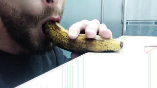 Bearded Mature Stud Gives Banana a Supreme Oral Job with Pop-Shot Included, Give Me Your Schlong Satiate