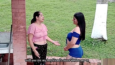 Cuñada se aprovecha de que se van todos de casa para repetir sexo lesbico con la novia de su hermano y lo hacen al aire libre - PORNO EN ESPAÑOL
