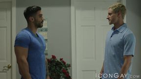 Muscle gays Arad Winwin and Dakota Payne fuck Taylor Reign