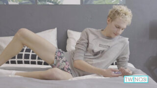 Hardcore film af brunette asiatisk Leo Alfano, stor pik anal kneppet