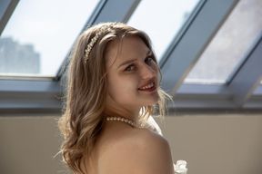 eyes light up when they see money