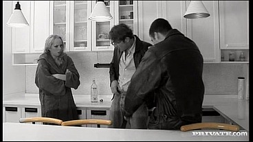 Diana Gives a Quick Blowjob and Receives a Facial Cumshot for It