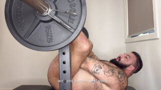 Urso amador tatuado e gordinho gay sendo fodido analmente