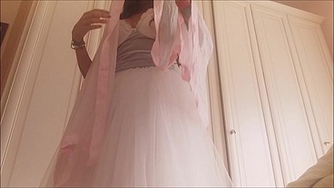 monia is getting married, you can't try it that way